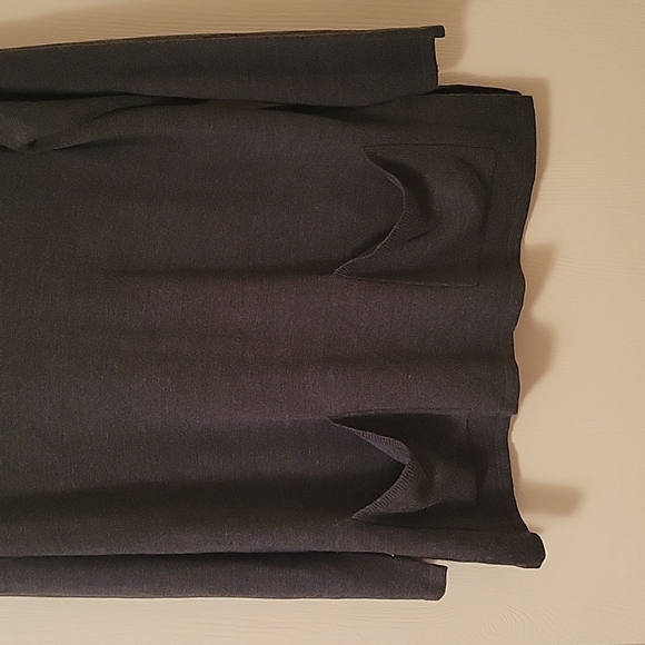 Grey sweater size Large - Picture 6 of 6